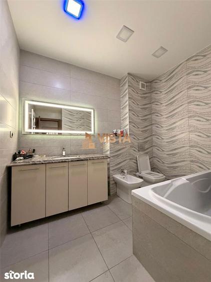 Apartament cu 3 camere, mobilat în Tractorul
