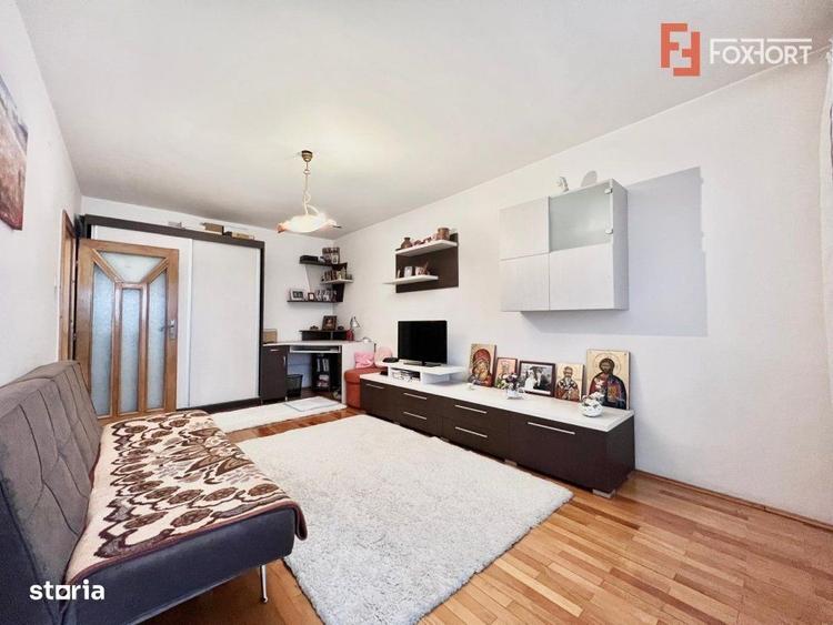 Apartament cu 3 camere decomandat, mobilat în Lunei