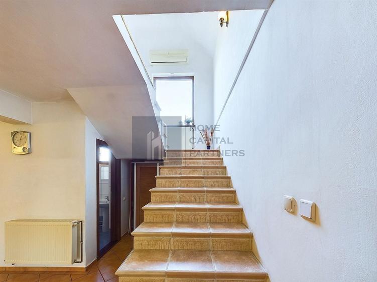 Casă individuală cu 6 camere cu Canalizare în Central