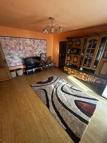 Apartament cu 3 camere nedecomandat în Central