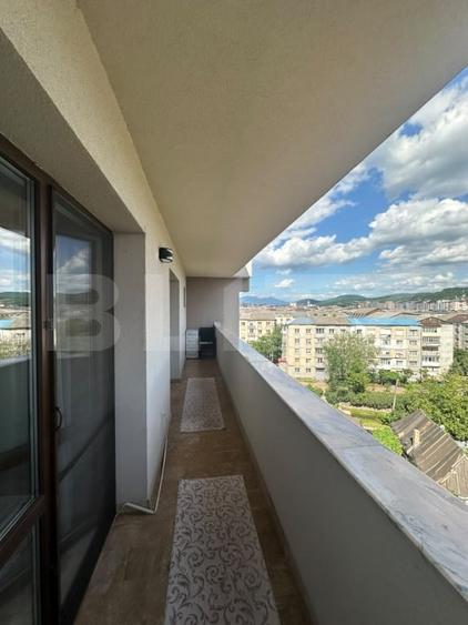 Apartament cu 4 camere decomandat, mobilat în Sud
