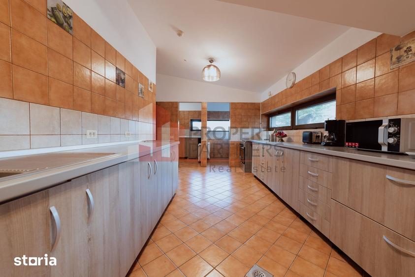 Casă cu Teren 2371 Mp în Bran