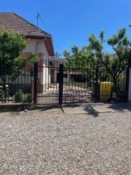 Casă cu Teren 700 Mp în Central