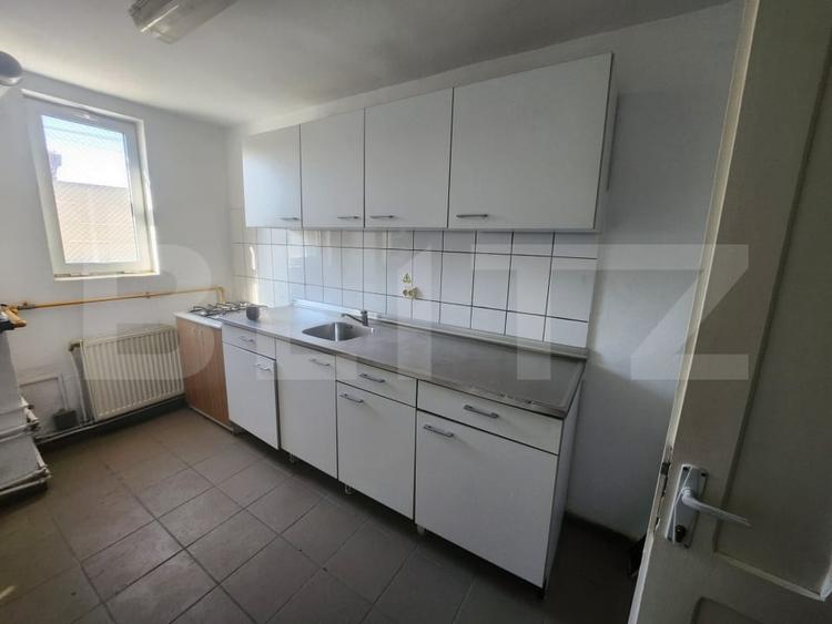 Spațiu industrial, de 2,927 mp, în Industrială