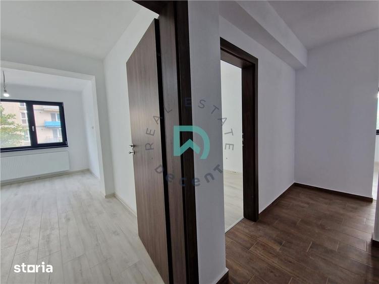 Apartament cu 3 camere decomandat în Tractorul
