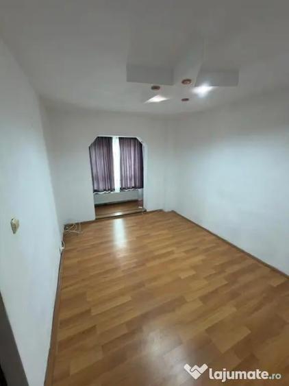 Apartament cu 3 camere decomandat în Balta Albă