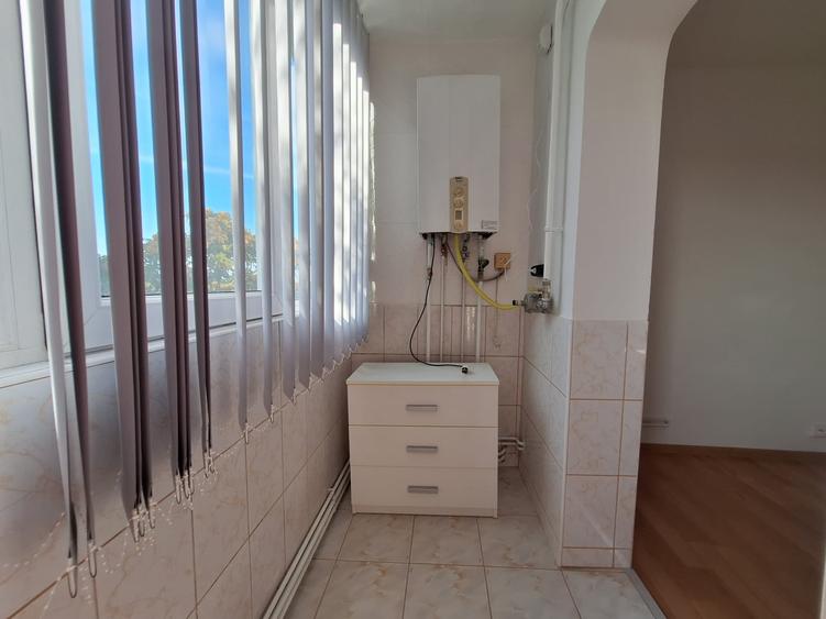 Apartament cu 3 camere semidecomandat, mobilat în Freidorf