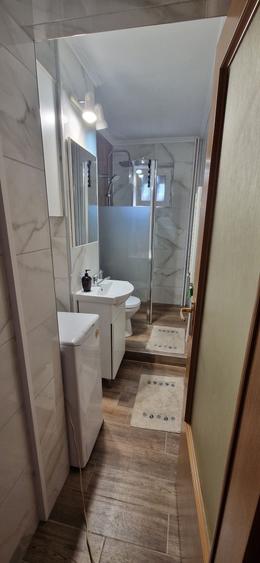 Apartament cu 3 camere semidecomandat în Palazu Mare