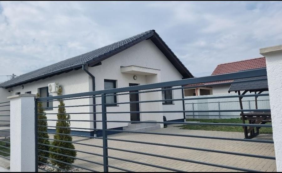 Casă cu 3 camere cu Teren 250 Mp în Central