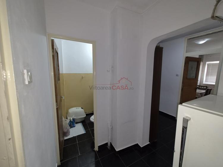 Apartament cu 3 camere decomandat în Teiul Doamnei