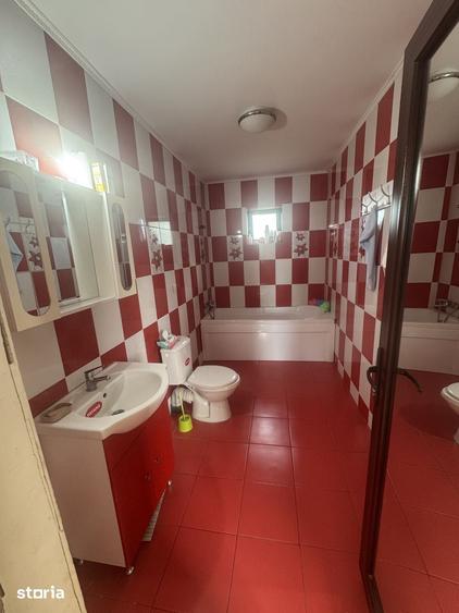 Casă cu 5 camere cu Teren 2000 Mp în Vernești