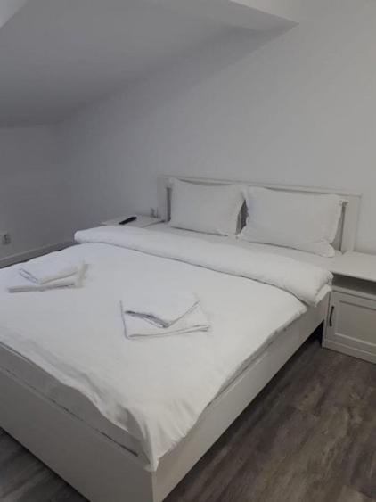 Apartament cu 4 camere semidecomandat în Unirii