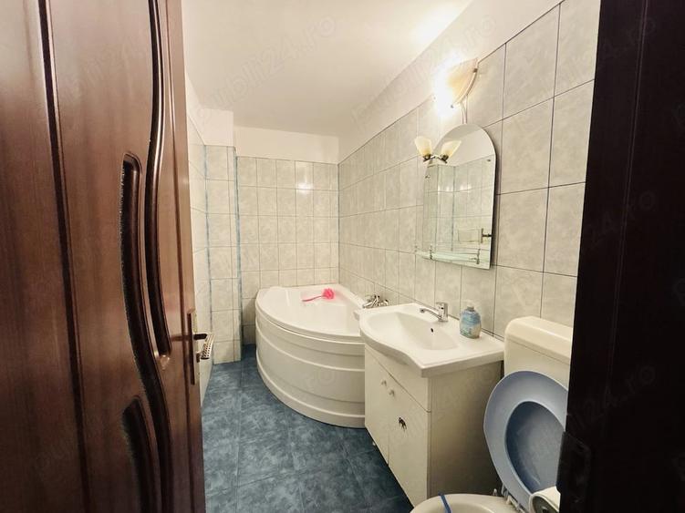 Apartament cu 3 camere decomandat în Sebastian
