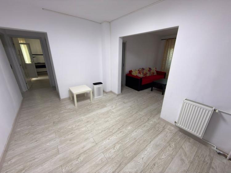Apartament cu 3 camere semidecomandat în Mărășești