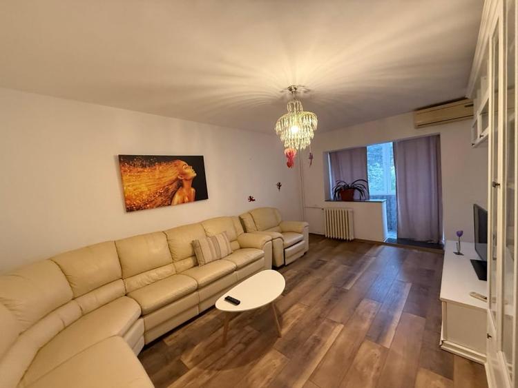 Apartament cu 3 camere decomandat în Dacia