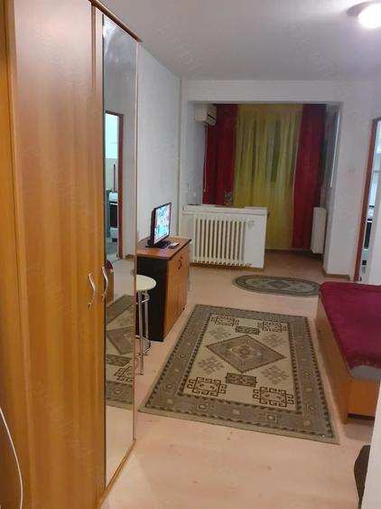Garsonieră semidecomandată în Brazda lui Novac