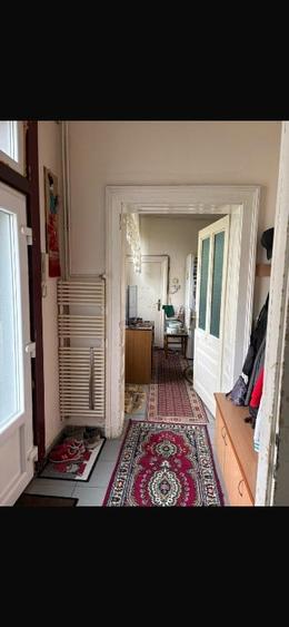 Casă cu 8 camere cu Teren 1200 Mp în Florilor