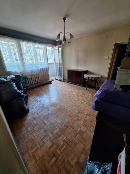 Apartament cu 3 camere semidecomandat în Giulești