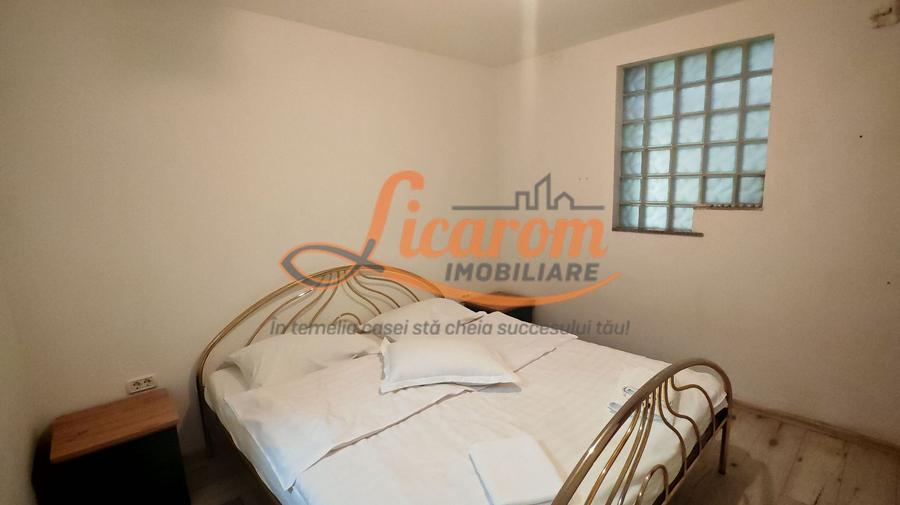 Casă individuală cu 10 camere cu Canalizare în Calea București