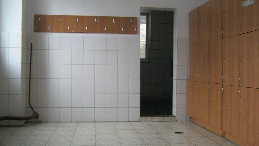 Casă individuală cu 10 camere cu Teren 500 Mp în Central