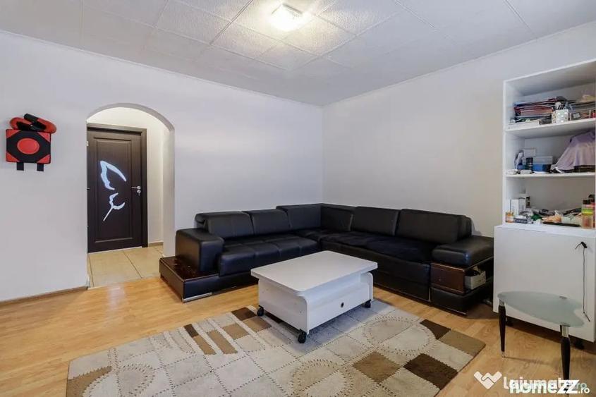 Apartament cu 3 camere semidecomandat în Drumul Taberei