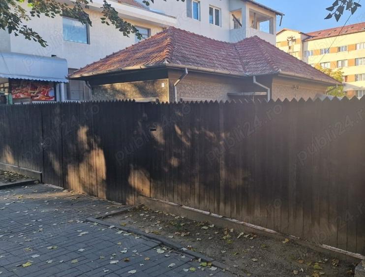 Casă cu 2 camere cu Teren 421 Mp în Central