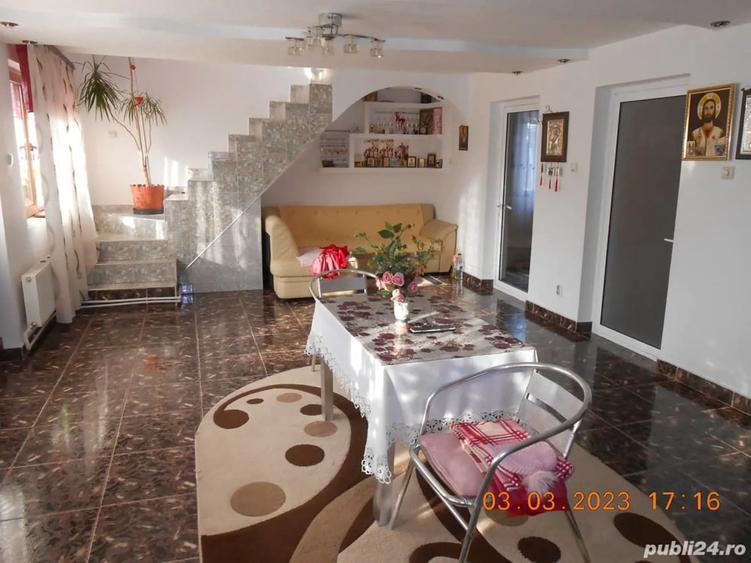 Casă cu 5 camere cu Teren 129 Mp în Lacu Dulce