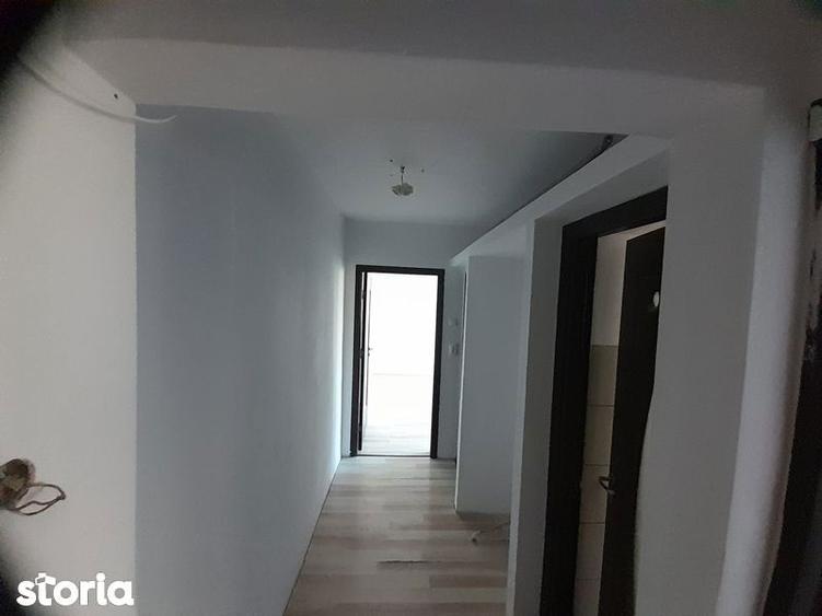 Apartament cu 3 camere nedecomandat în Mircea cel Bătrân