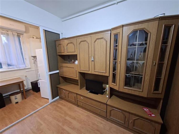Garsonieră circulară, mobilată în Dâmbul Rotund
