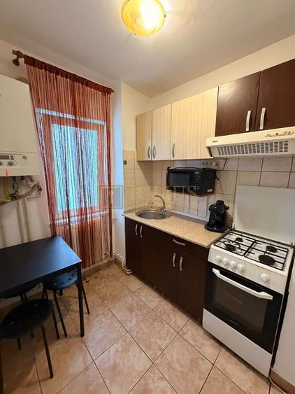 Apartament cu 3 camere decomandat, mobilat în Gheorghe Lazăr