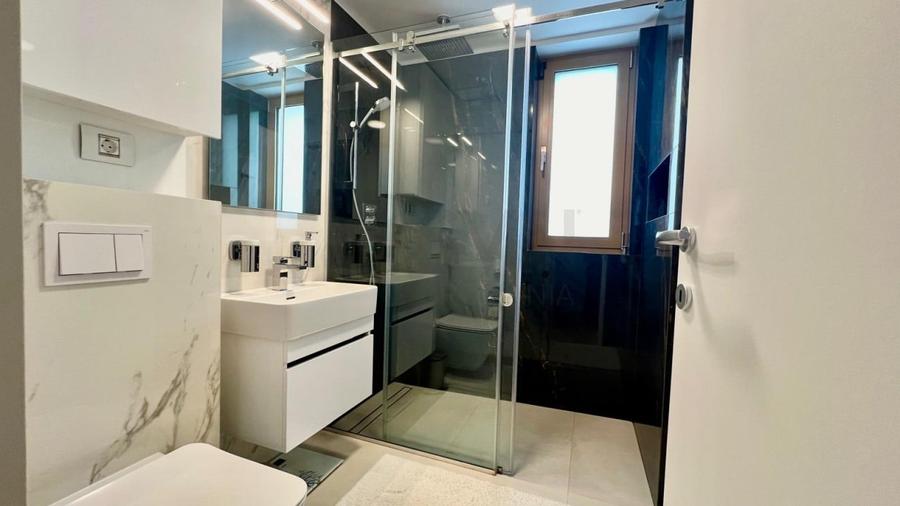 Penthouse cu 4 camere decomandat, mobilat în Dacia
