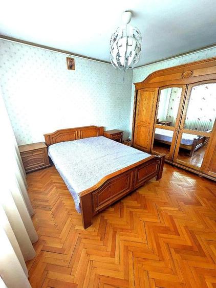 Apartament cu 4 camere decomandat în Berceni