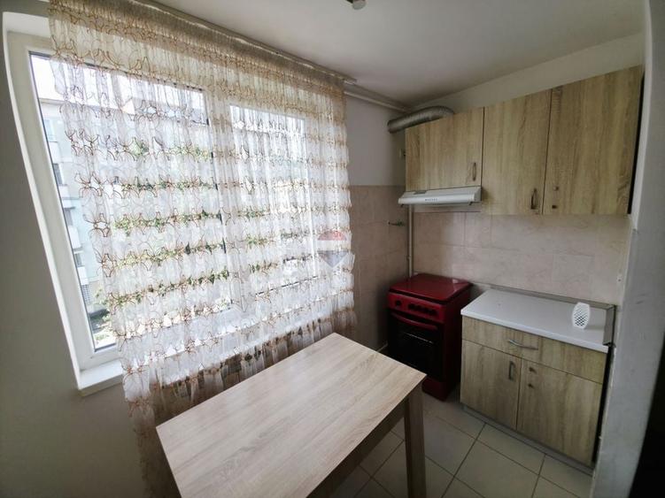 Apartament cu 2 camere decomandat, mobilat în Mărăței
