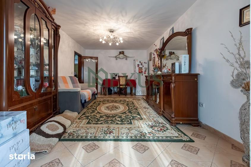 Apartament cu 4 camere decomandat în Mioriței