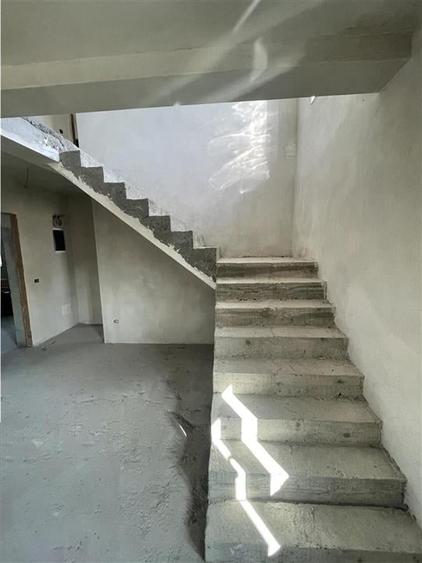 Casă individuală cu 5 camere cu Teren 526 Mp în Exterior Nord
