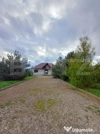 Casă cu 2 camere cu Teren 3289 Mp în Luna