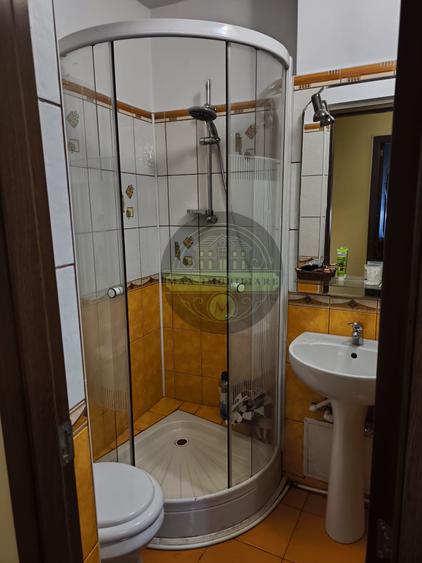 Apartament cu 4 camere decomandat în 9 Mai