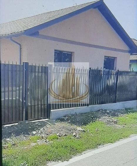 Casă individuală cu 3 camere cu Canalizare în Ronaț