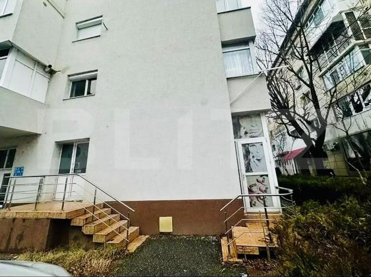 Apartament cu 4 camere semidecomandat, mobilat în Găești