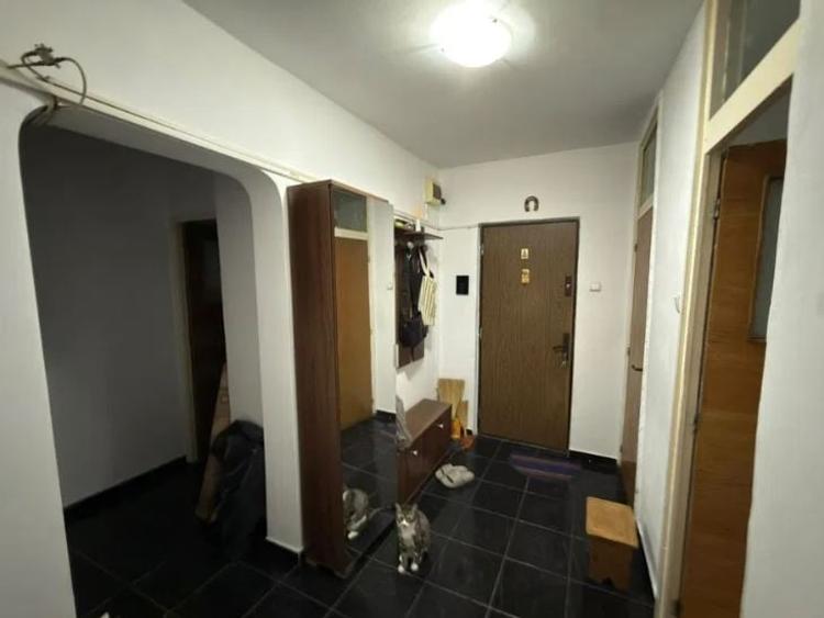 Apartament cu 3 camere decomandat în Lacul Tei