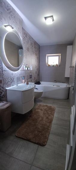 Apartament cu 3 camere decomandat în Berceni