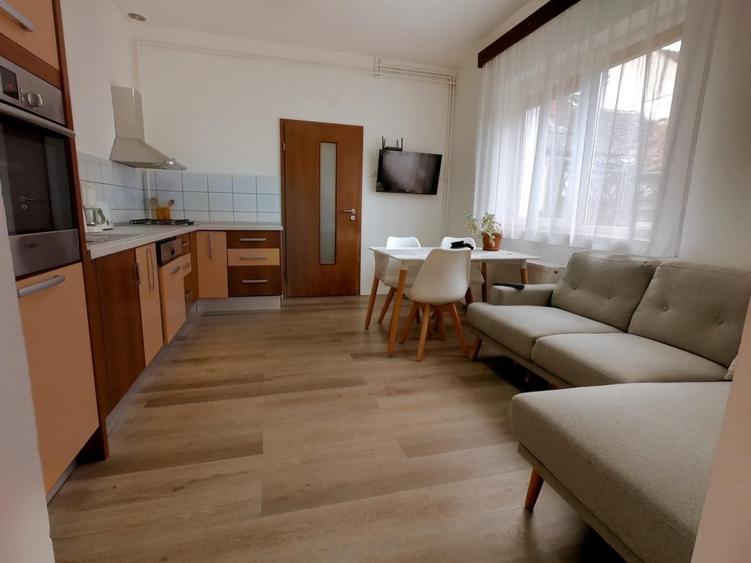 Apartament cu 2 camere decomandat în Piața Cluj