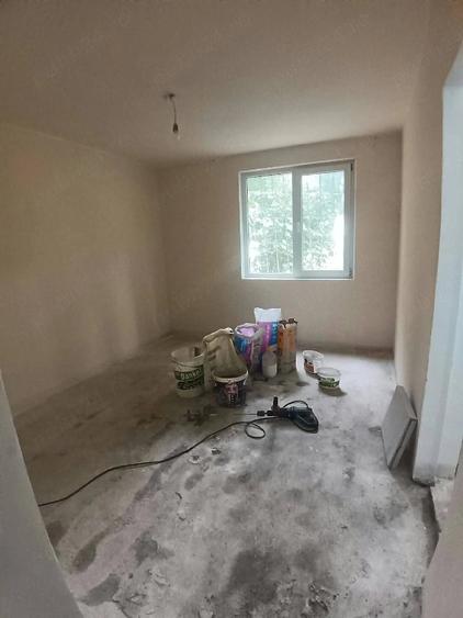 Apartament cu 3 camere nedecomandat în Aleea Carpați