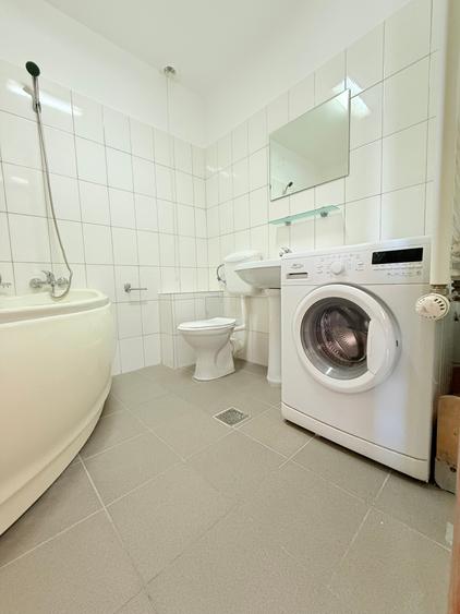 Apartament cu 4 camere decomandat în Lacul Morii