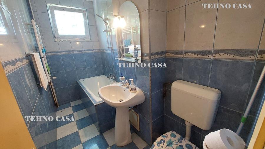 Apartament cu 4 camere decomandat în Titan