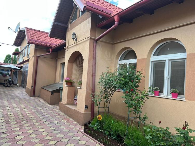 Casă individuală cu 4 camere cu Canalizare în Central