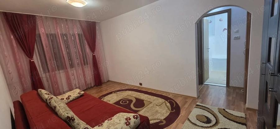 Apartament cu 3 camere semidecomandat, mobilat în Aradului