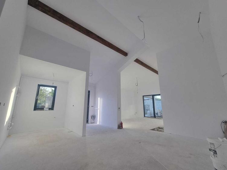 Casă cu 4 camere cu Teren 440 Mp în Ghiroda