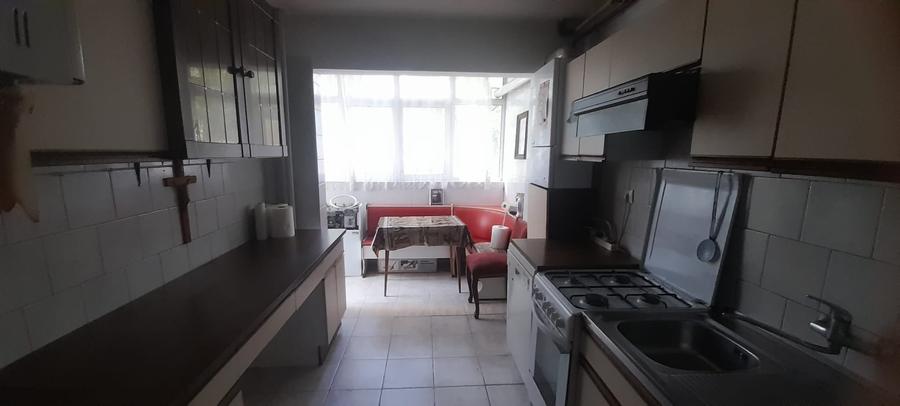 Apartament cu 4 camere semidecomandat în Rahova
