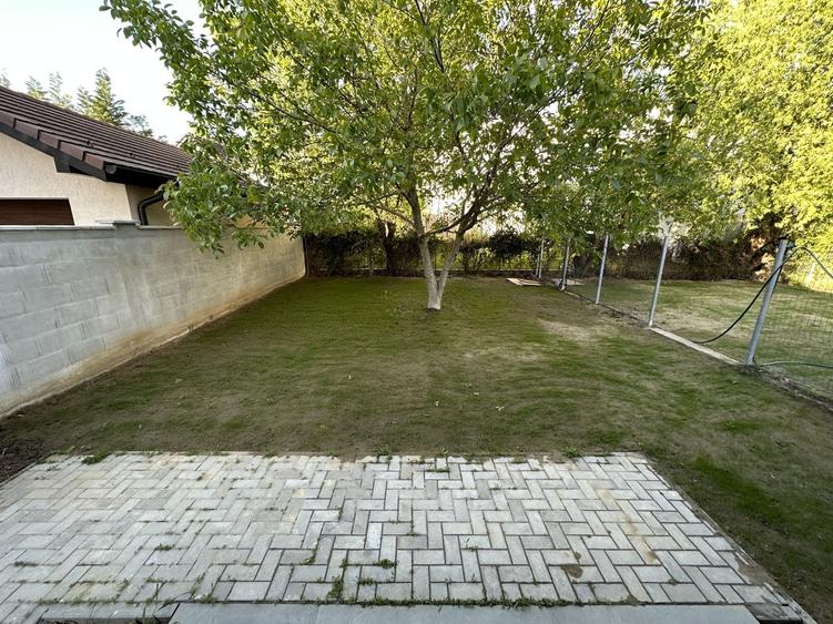 Duplex cu 4 camere cu Canalizare în Aradului